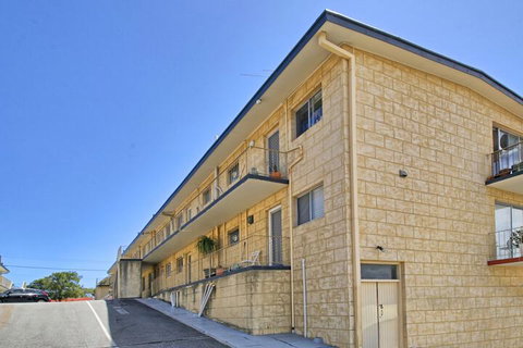 SUMMER BREEZE - Holiday And Business Accommodation - Foster Accommodation 1