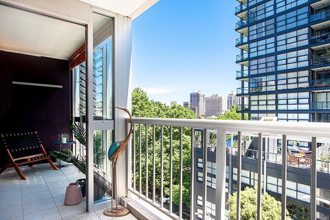 Urban Rest The Pelican - Foster Accommodation 0