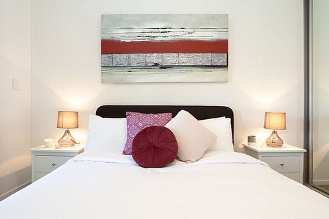 Urban Rest The Pelican - Foster Accommodation 4