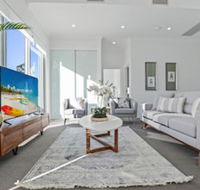HomeHotel New  Spacious 3 Bedroom Penthouse - Foster Accommodation