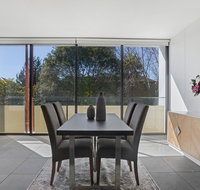 HomeHotel Brand New Ultra Luxe Apartment - Foster Accommodation