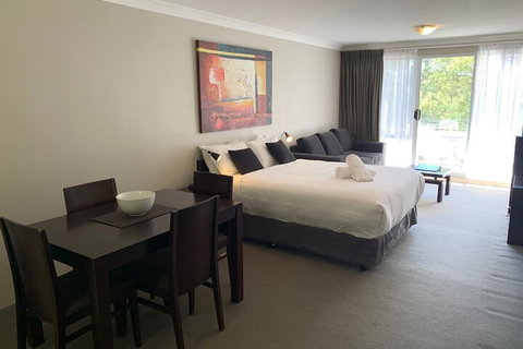 115 Horizons - Lake Jindabyne Waterfront - Foster Accommodation 2