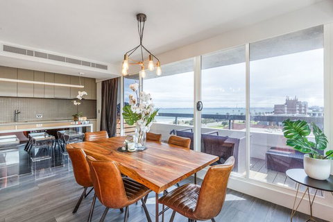 Exquisite 2 Bedroom Beach City Views - Foster Accommodation 6