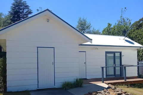 Old White Church Bed & Breakfast - Foster Accommodation 0