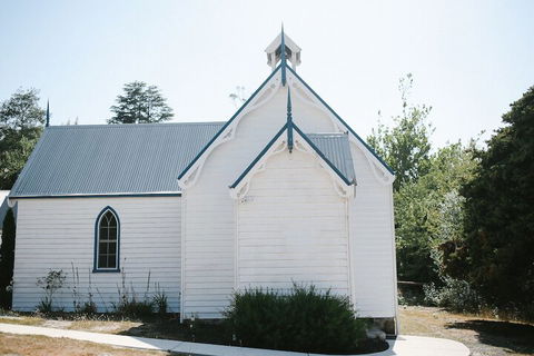 Old White Church Bed & Breakfast - Foster Accommodation 1