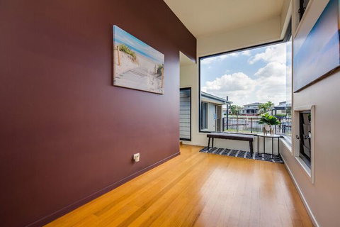 Gold Coast Stunning Waterfront Retreat By Hostrelax - Foster Accommodation 2