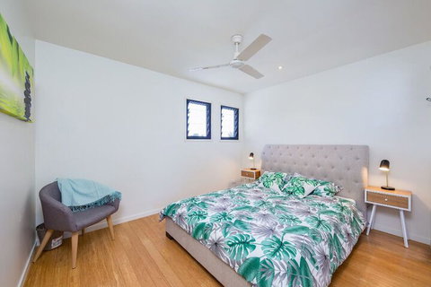 Gold Coast Stunning Waterfront Retreat By Hostrelax - Foster Accommodation 7