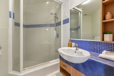 BEACH BLISS LUXURIOUS APARTMENT With POOL - Foster Accommodation 2