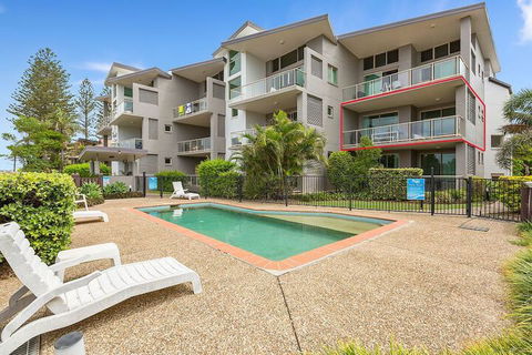 BEACH BLISS LUXURIOUS APARTMENT With POOL - Foster Accommodation 0