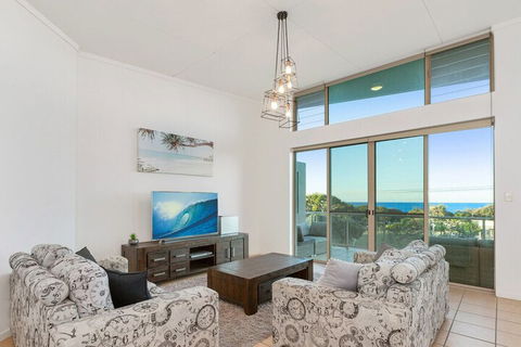 EXCLUSIVE OCEAN VIEW PENTHOUSE On MARINE PARADE - Foster Accommodation 0
