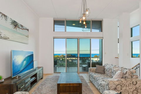 EXCLUSIVE OCEAN VIEW PENTHOUSE On MARINE PARADE - Foster Accommodation 6