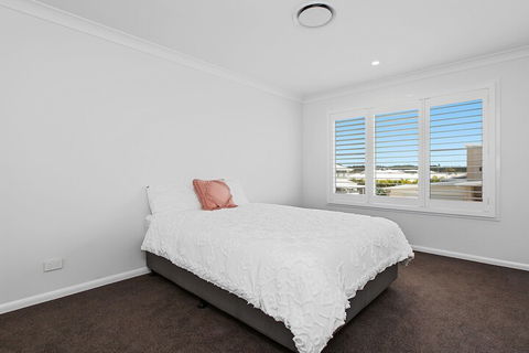 Elegant Beach House On Nautilus - Foster Accommodation 2