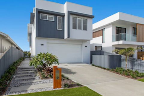 Elegant Beach House On Nautilus - Foster Accommodation 0