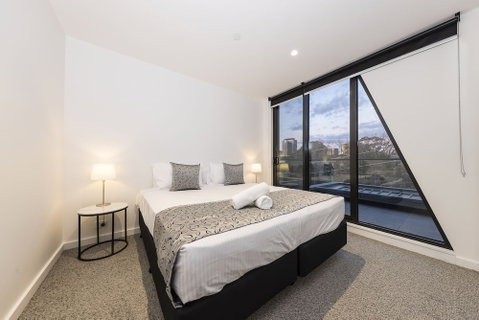 Q Squared Serviced Apartments - Foster Accommodation 1