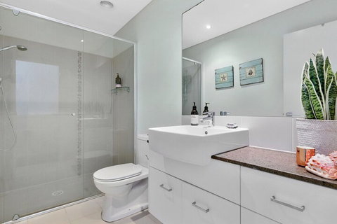 COASTAL CHIC At CASUARINA - Foster Accommodation 7