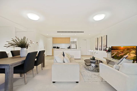 HomeHotel Spacious Luxury Apt Next To Shopping - Foster Accommodation 3