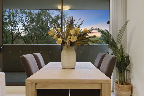 HomeHotel Spacious Luxury Apt Next To Shopping - Foster Accommodation 5