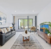 HomeHotel New  Walking to Shopping Super Clean - Foster Accommodation