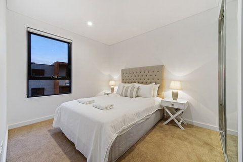 HomeHotel New & Comfort 3 Bedrooms - Foster Accommodation 3