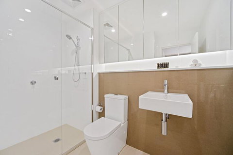 HomeHotel New & Comfort 3 Bedrooms - Foster Accommodation 1