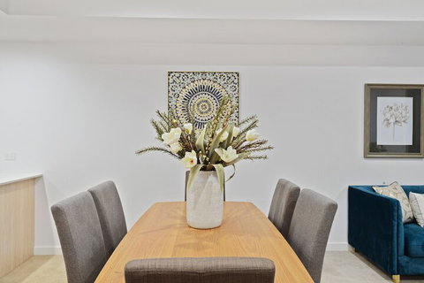 HomeHotel New & Comfort 3 Bedrooms - Foster Accommodation 7