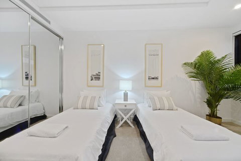 HomeHotel New & Comfort 3 Bedrooms - Foster Accommodation 6