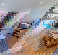 Loch Retreat 550m TO Town