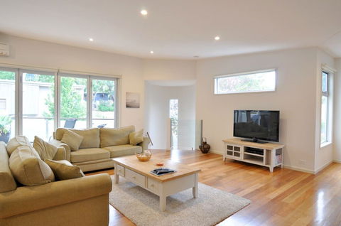 LA MER Centrally Located Free Wifi - Foster Accommodation 1