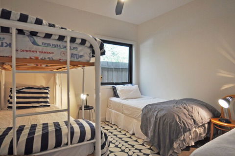 Armstrongs Close TO Beach - Foster Accommodation 5