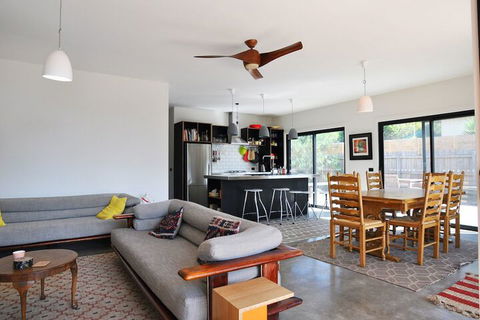 Armstrongs Close TO Beach - Foster Accommodation 3