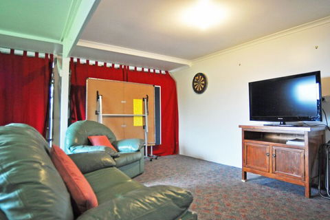 Aqua Escape On Anderson Free Wifi & Netflix PET Friendly - Foster Accommodation 2