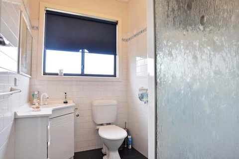 Aqua Escape On Anderson Free Wifi & Netflix PET Friendly - Foster Accommodation 6