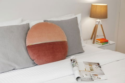 Balcony Retreat Apartment By Ready Set Host - Foster Accommodation 0