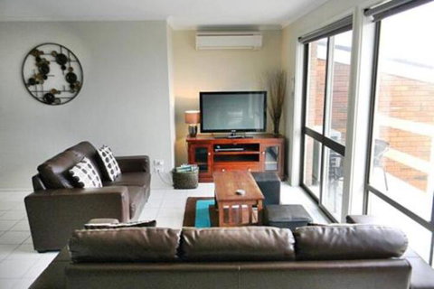 Making Waves - Foster Accommodation 3