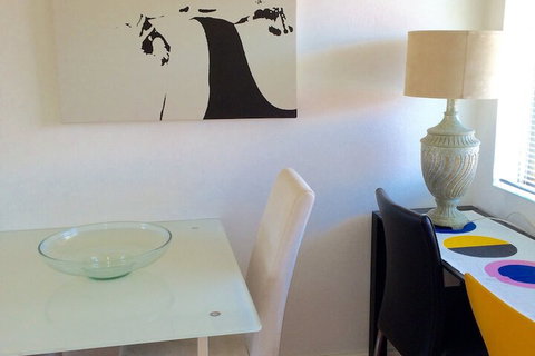 Luna Apartments - Foster Accommodation 3