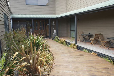 Venus Escapes Guesthouse - Foster Accommodation 1
