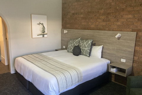 Hamilton's Henry Parkes Motor Inn, Parkes - Foster Accommodation 7
