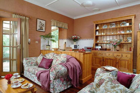Amandas Cottage 1899 - Foster Accommodation 3
