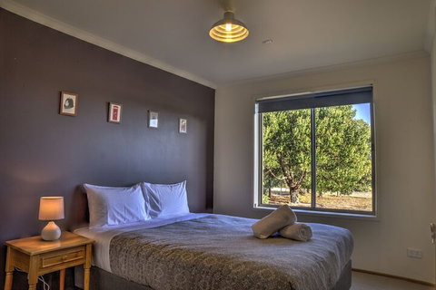 Mountain View - Foster Accommodation 4