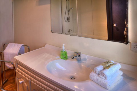 Mountain View - Foster Accommodation 6