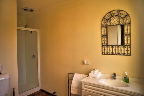 Mountain View - Foster Accommodation 1