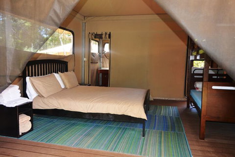 Castaways Moreton Island - Foster Accommodation 1