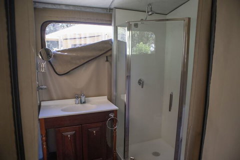 Castaways Moreton Island - Foster Accommodation 2