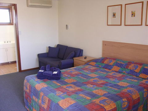 Palm Valley Motel - Foster Accommodation 5