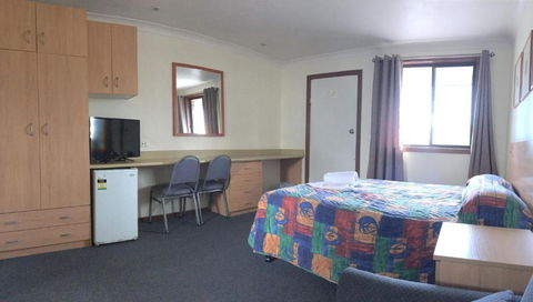 Palm Valley Motel - Foster Accommodation 2