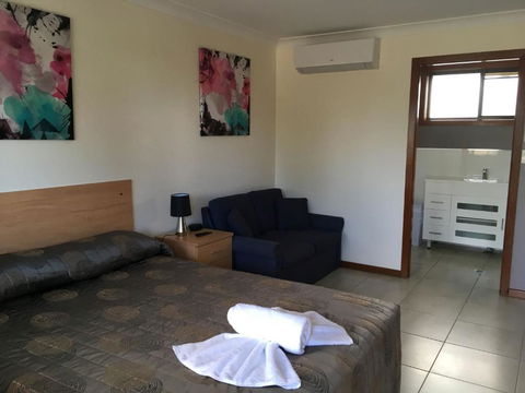 Palm Valley Motel - Foster Accommodation 6