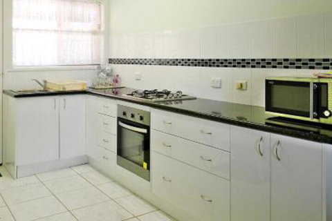 Sunseeker - Foster Accommodation 5