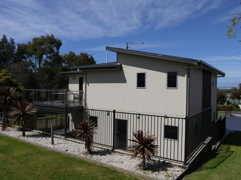 Luxury Near Old Pier Beach - Foster Accommodation 6