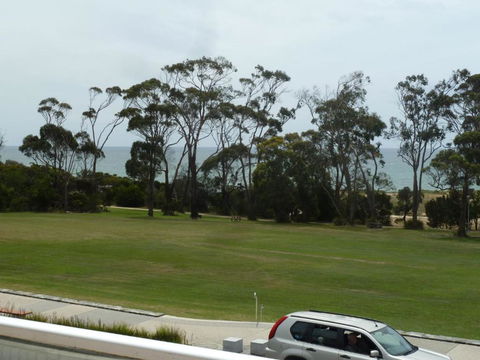 Central Luxury With Fabulous Views - Foster Accommodation 3