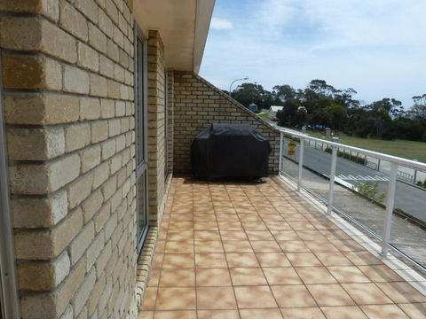 Central Luxury With Fabulous Views - Foster Accommodation 4